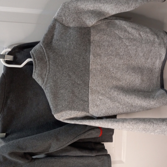 3 Pullovers Boys, Old Navy & Under Armour, Size 6 - Picture 6 of 6